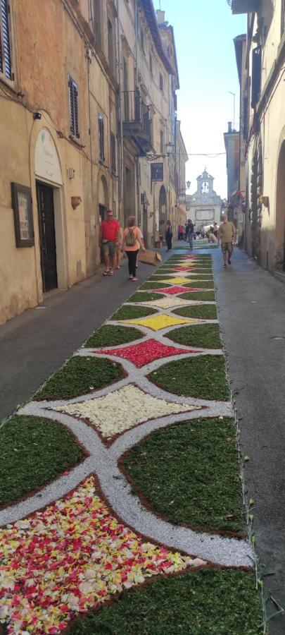 Piazza Duomo Casa Vacanze Sutri Exteriér fotografie