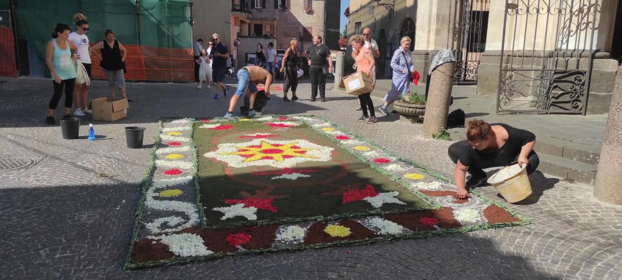 Piazza Duomo Casa Vacanze Sutri Exteriér fotografie